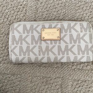 Michael Kors Wallet Zip Around